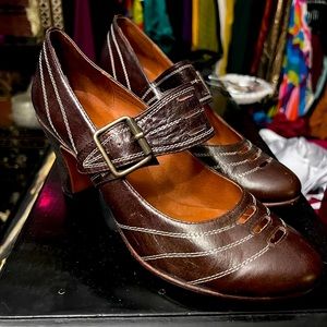 Re-Mix Vintage Reproduction Heels Chestnut / Balboa Dance